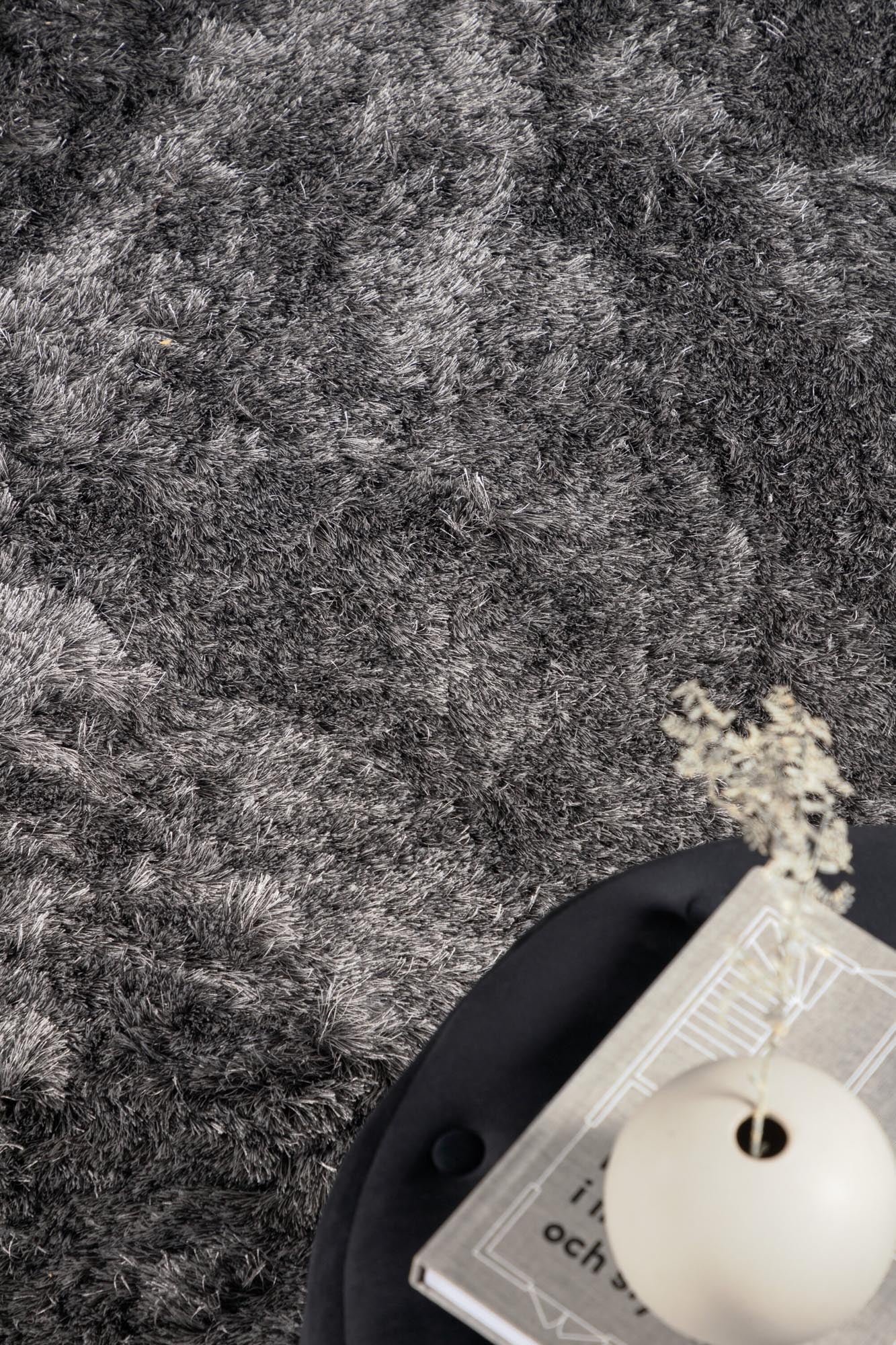 Shiva Teppich in Grau präsentiert im Onlineshop von KAQTU Design AG. Teppich ist von Venture Home