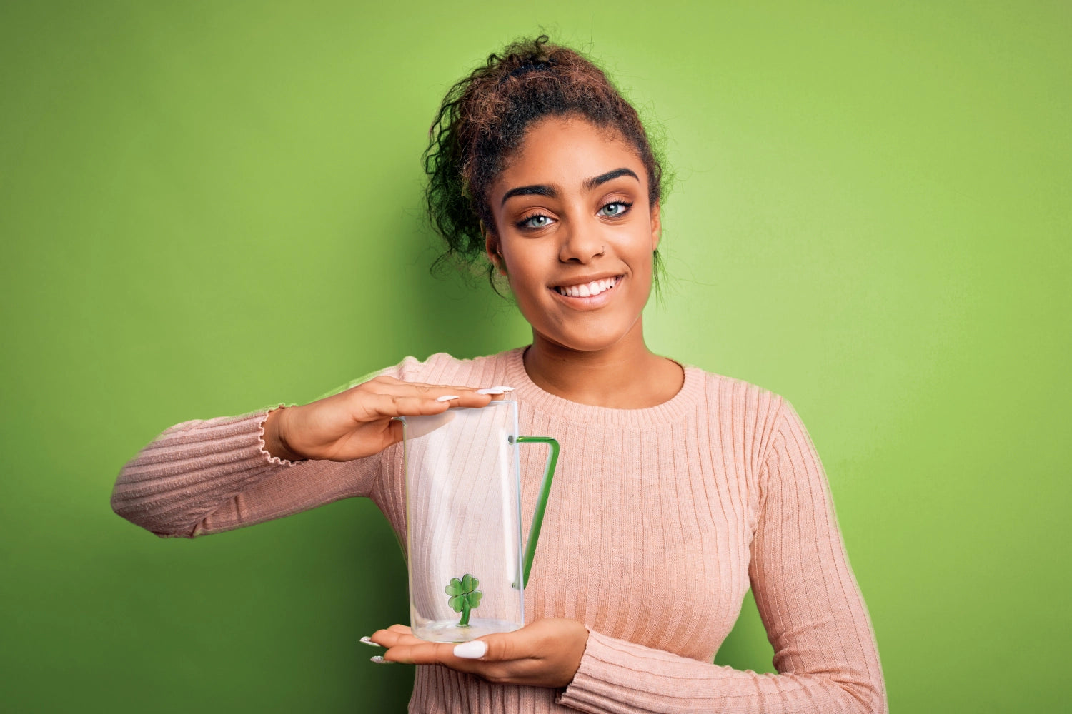 Karaffe aus Borosilikatglas 1.2 lt. m. Kleeblatt