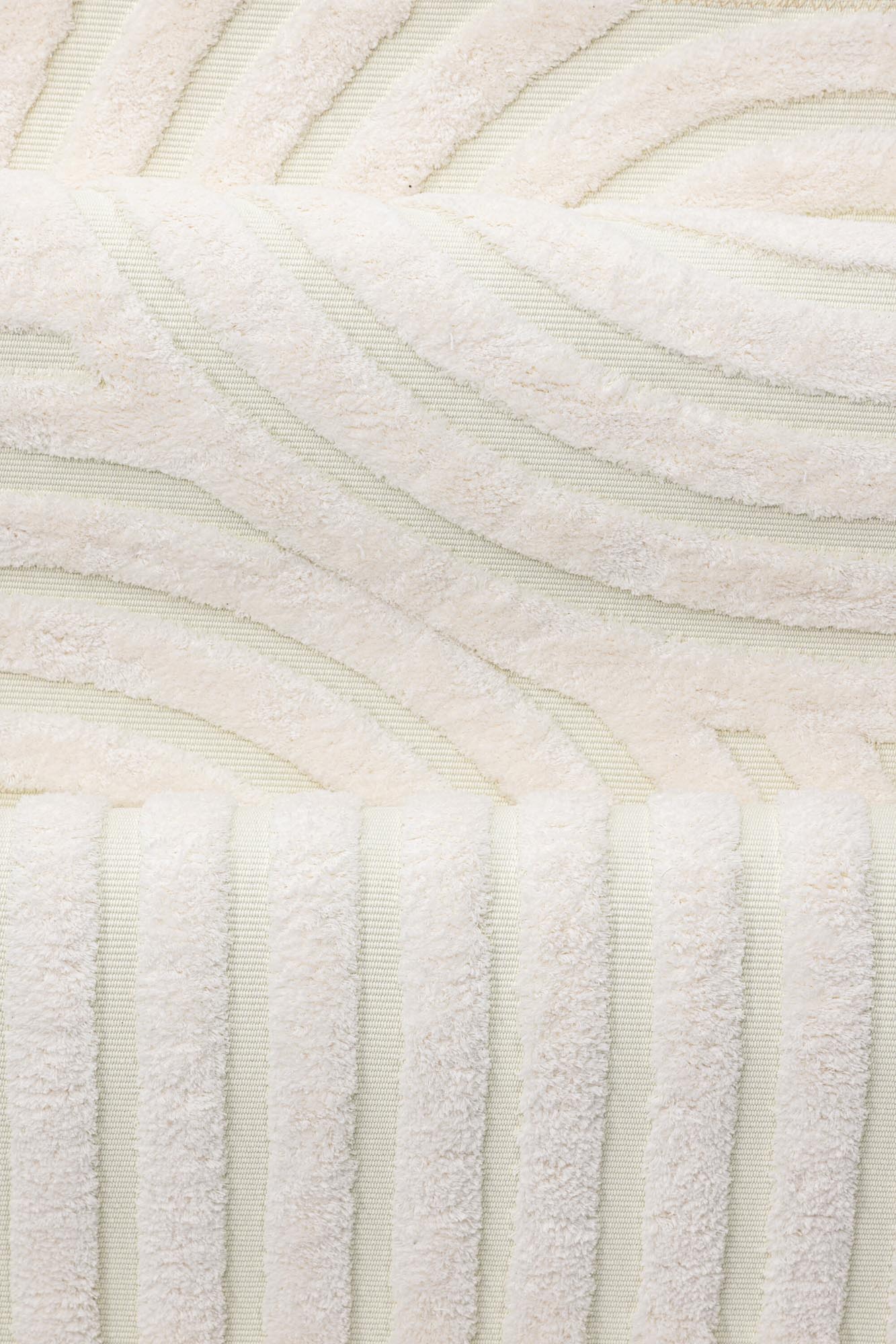 Nikita Teppich: Eleganz und Komfort für jeden Raum, langlebig und pflegeleicht in zeitlosem Grau.