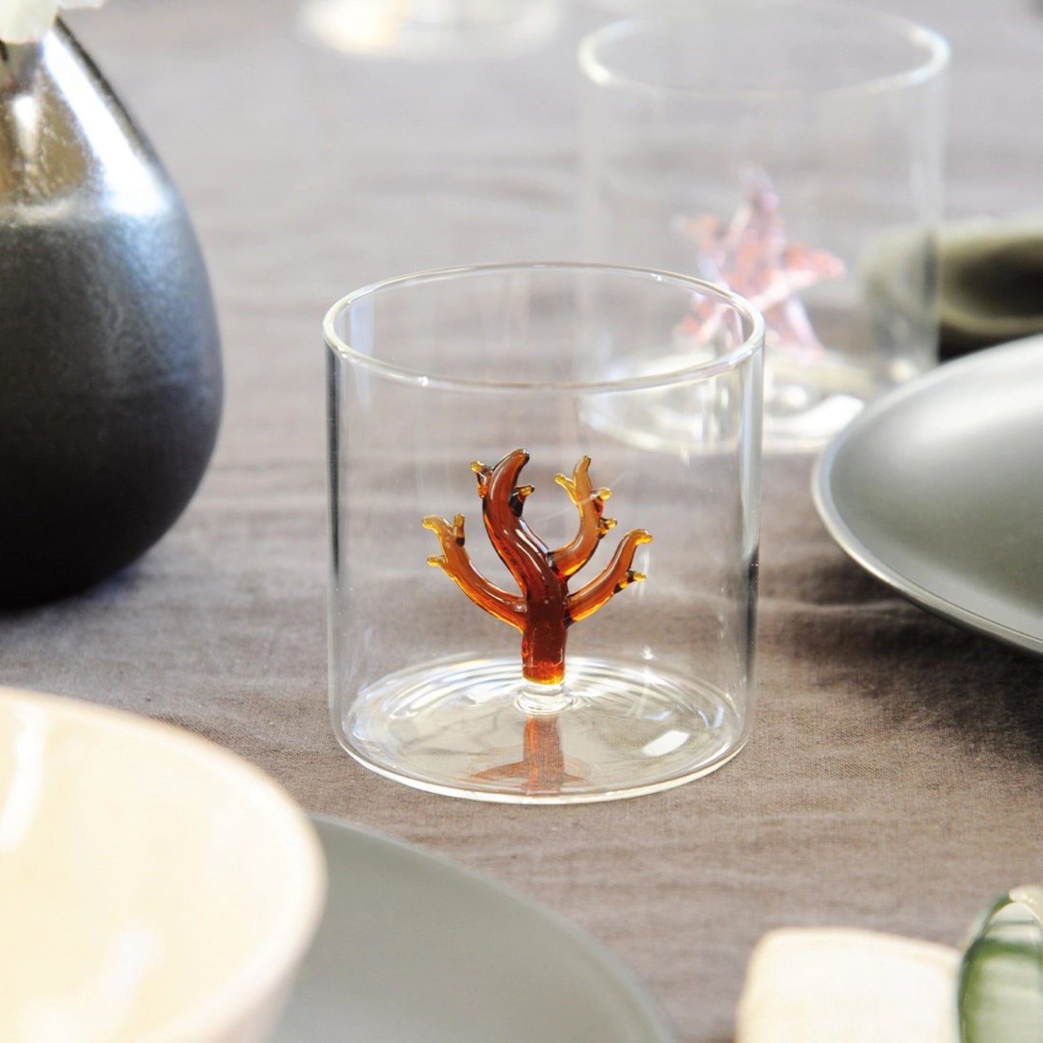 Elegantes 250 ml Borosilikatglas in Koralle von Easy Life. Robust, hitzebeständig und perfekt für alle Getränke. Ein Must-have für Ihr Zuhause!