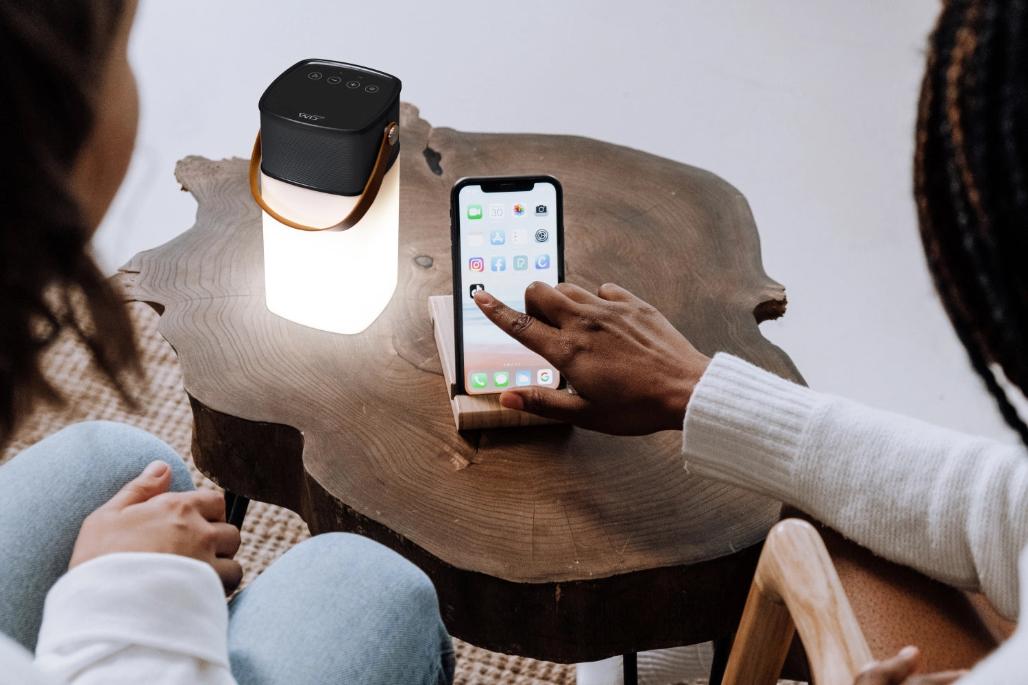 Haut-parleur Bluetooth avec lumière LED. 10.3x9.5x19 cm noir