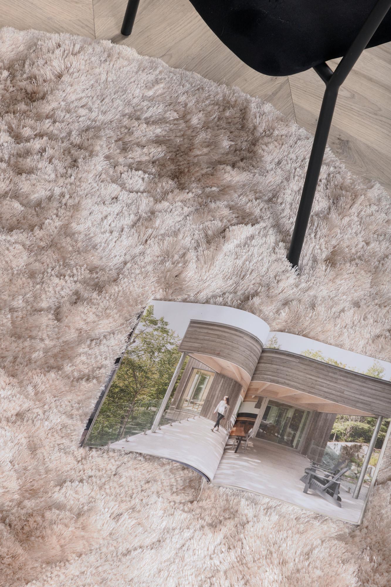 Shiva Teppich in Sekt präsentiert im Onlineshop von KAQTU Design AG. Teppich ist von Venture Home