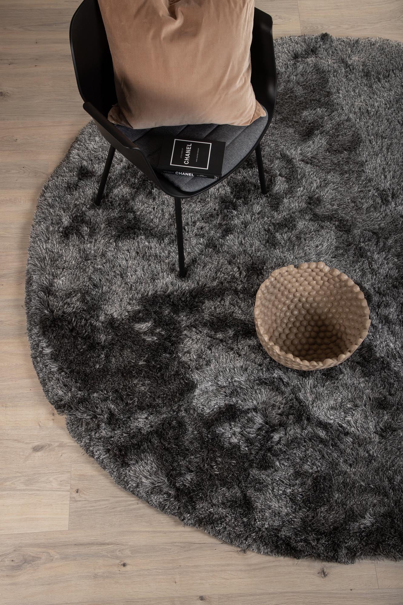 Shiva Teppich in Grau präsentiert im Onlineshop von KAQTU Design AG. Teppich ist von Venture Home