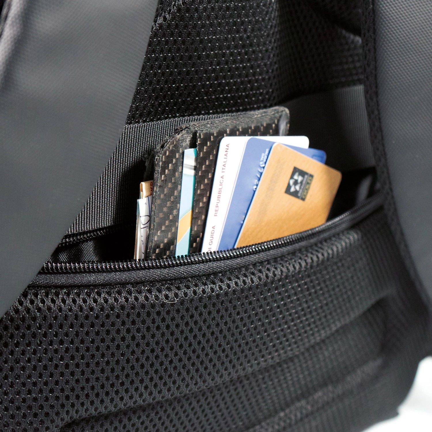 Erleben Sie den City Life-Rucksack aus RPET (19l, 32x15x40 cm) in elegantem Schwarz – Ihr stilvoller und umweltfreundlicher Begleiter für jeden urbanen Anlass!