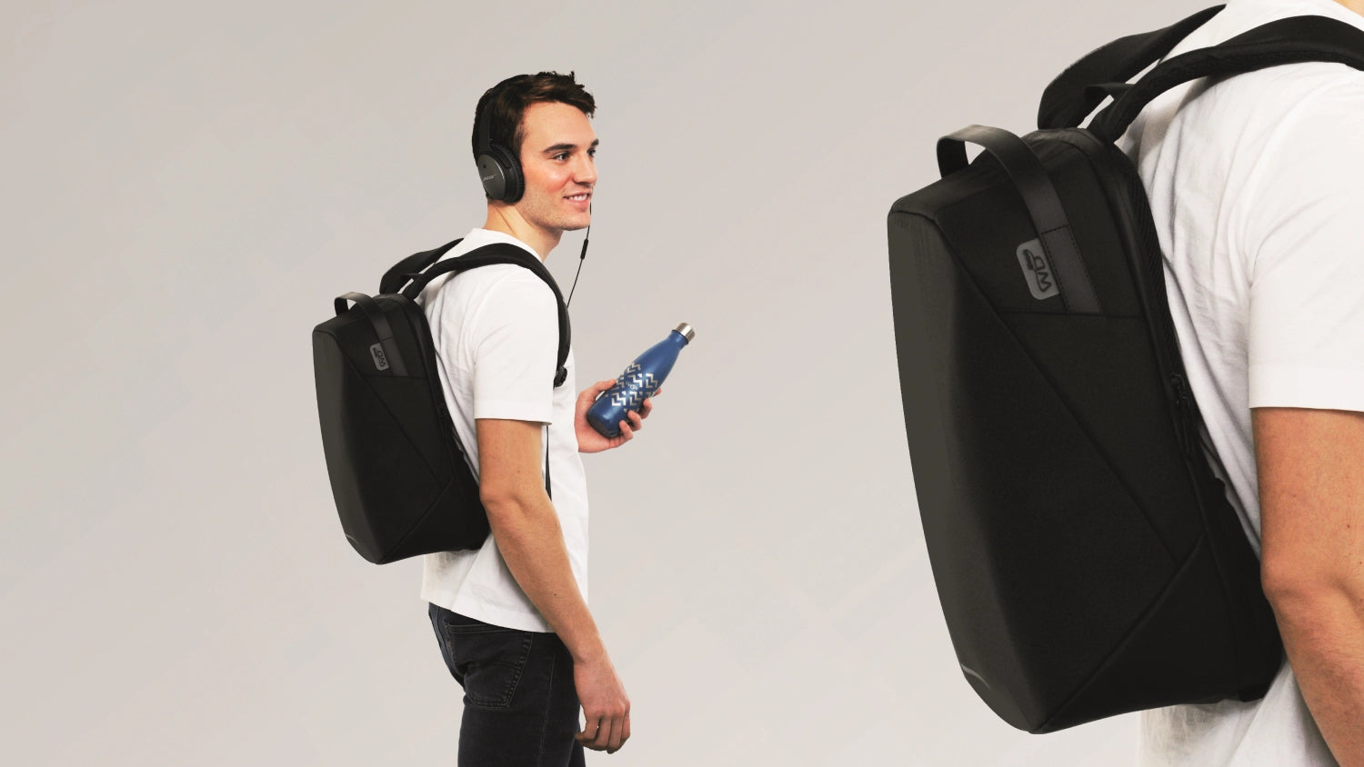 Entdecken Sie den City Life-Rucksack aus RPET (19l, 32x15x40 cm) in klassischem Schwarz – ideal für nachhaltige Mobilität und urbanen Stil!