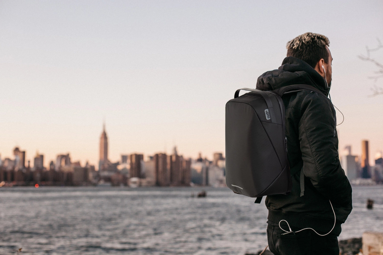 Erleben Sie den City Life-Rucksack aus RPET (19l, 32x15x40 cm) in elegantem Schwarz – Ihr perfekter, nachhaltiger Begleiter für den Alltag!