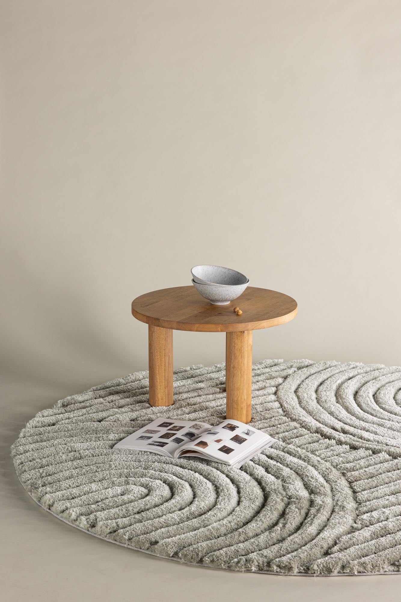 Entdecken Sie den Niklas Teppich von Venture Home – ein elegantes, langlebiges Design aus pflegeleichtem Polyester, das jedem Raum Charakter verleiht.