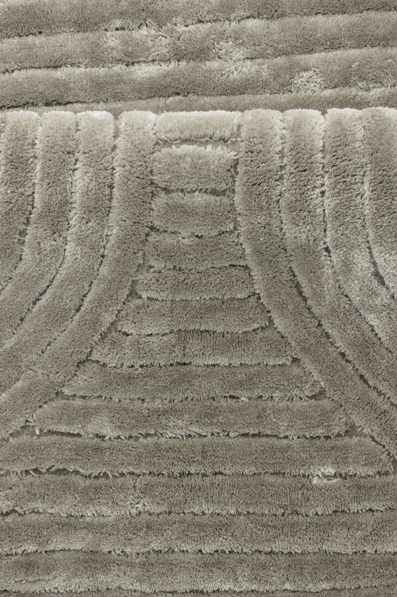 Erleben Sie den Niklas Teppich von Venture Home: Ein stilvolles, pflegeleichtes Polyester-Design, das Wärme und Eleganz in Ihr Zuhause bringt.