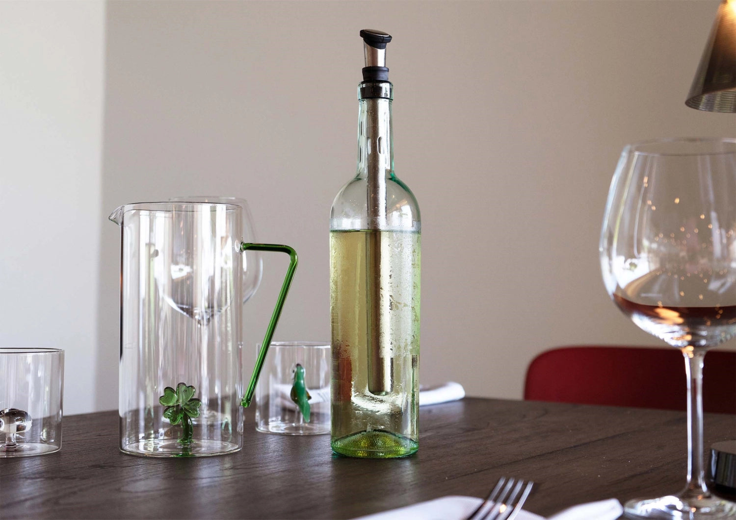 Eleganter Weinausgiesser mit Flaschenkühler von Easy Life: Hochwertiger Edelstahl, tropffreies Einschenken und optimale Temperatur für jeden Wein.