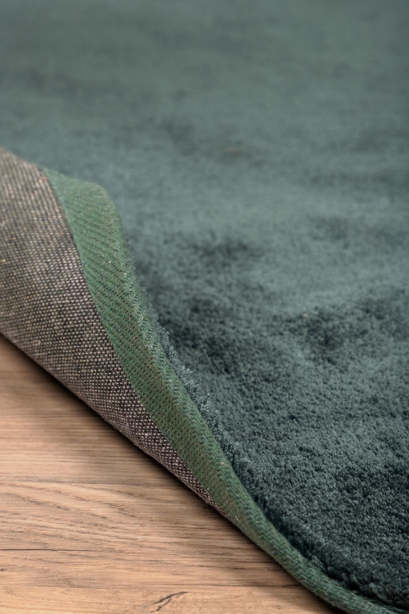 Wunderteppich in Grün präsentiert im Onlineshop von KAQTU Design AG. Teppich ist von Venture Home