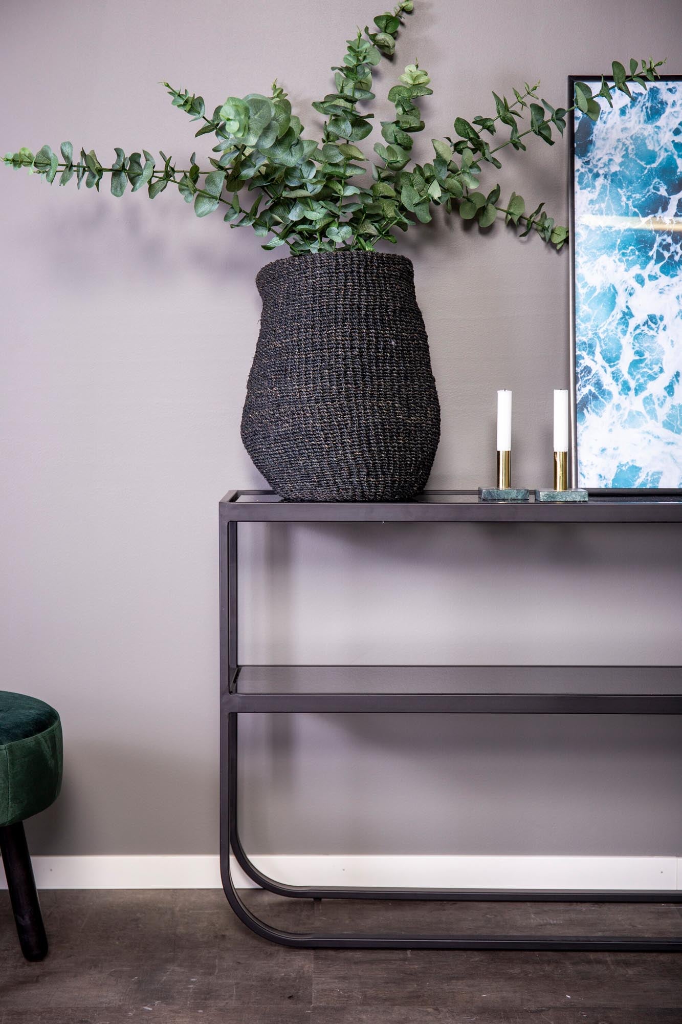 Eleganter Rocker Beistelltisch von Venture Home mit schwarzem Gestell und edlem grauem Rauchglas – ideal für jeden Raum.