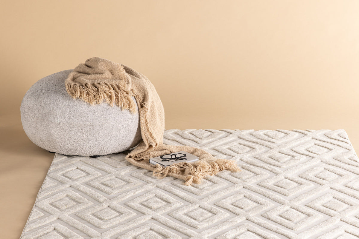 Pia Teppich in Weiss präsentiert im Onlineshop von KAQTU Design AG. Teppich ist von Venture Home
