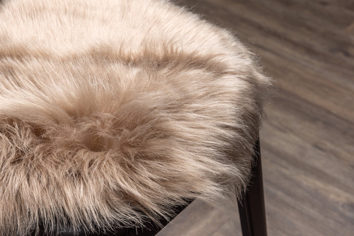 Katy Kissen in Braun präsentiert im Onlineshop von KAQTU Design AG. Sitzkissen ist von Venture Home