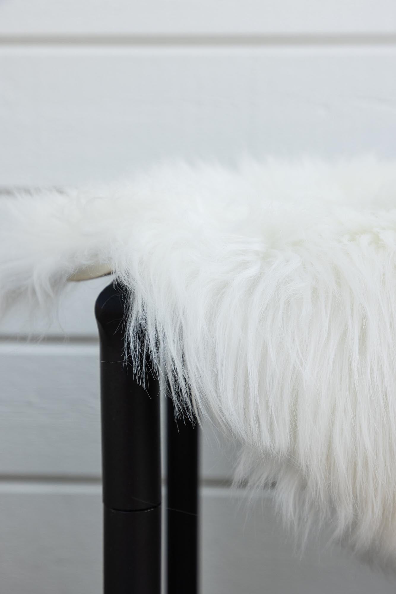 Die Katy Decke von Venture Home vereint Weichheit und Langlebigkeit in einem stilvollen Design. Ideal für jeden Raum!