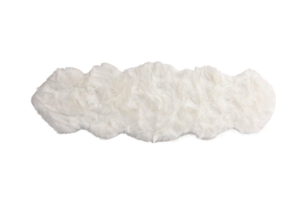Katy Decke in Weiss präsentiert im Onlineshop von KAQTU Design AG. Fell ist von Venture Home