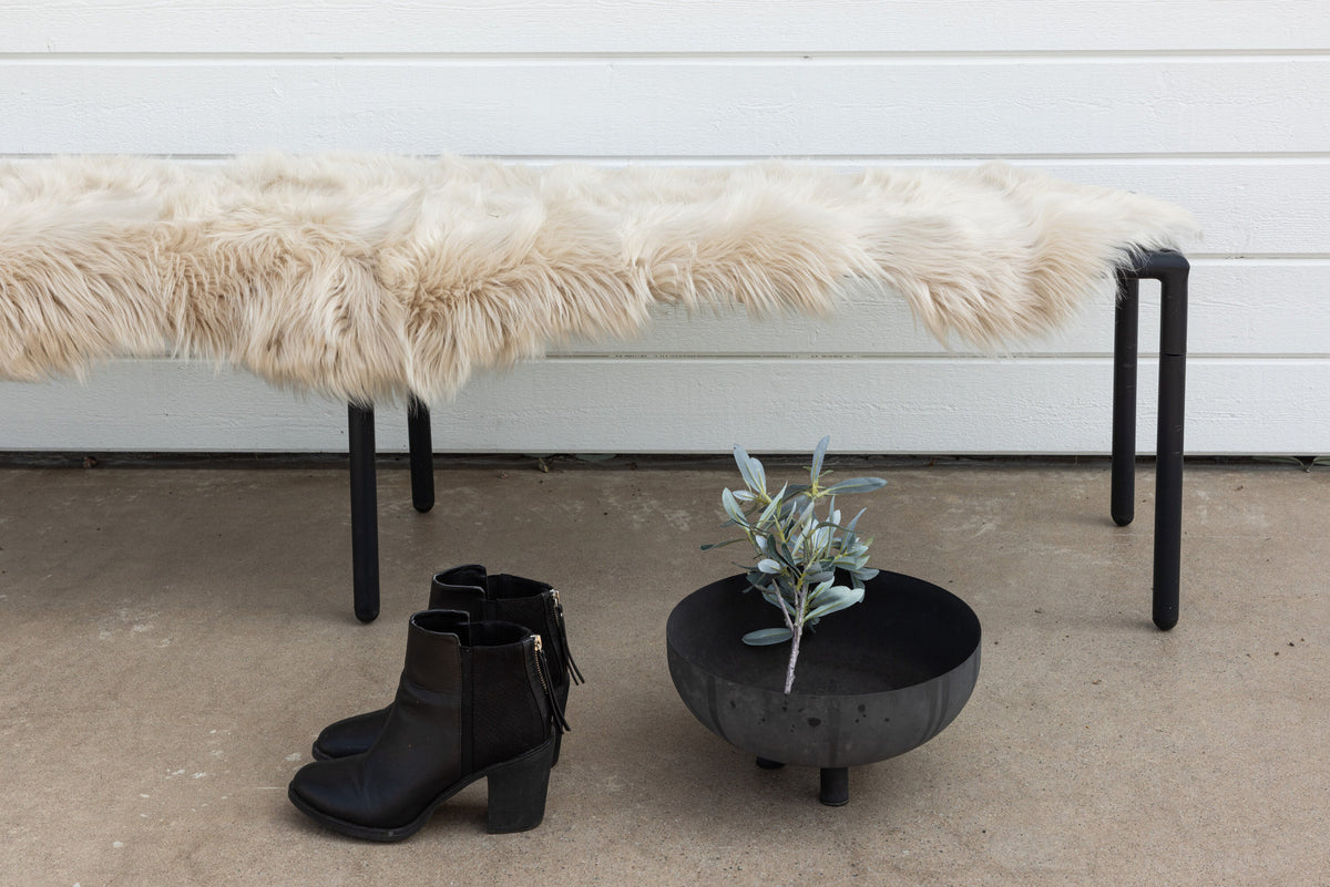 Katy Decke in Beige präsentiert im Onlineshop von KAQTU Design AG. Fell ist von Venture Home