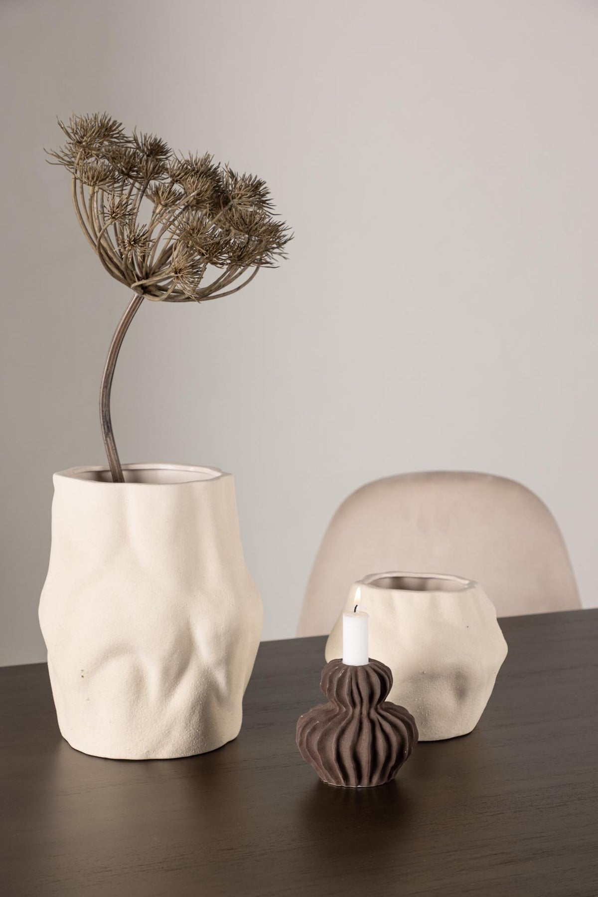 Kaseindon Tisch in Dunkelbraun präsentiert im Onlineshop von KAQTU Design AG. Esstisch ist von Venture Home