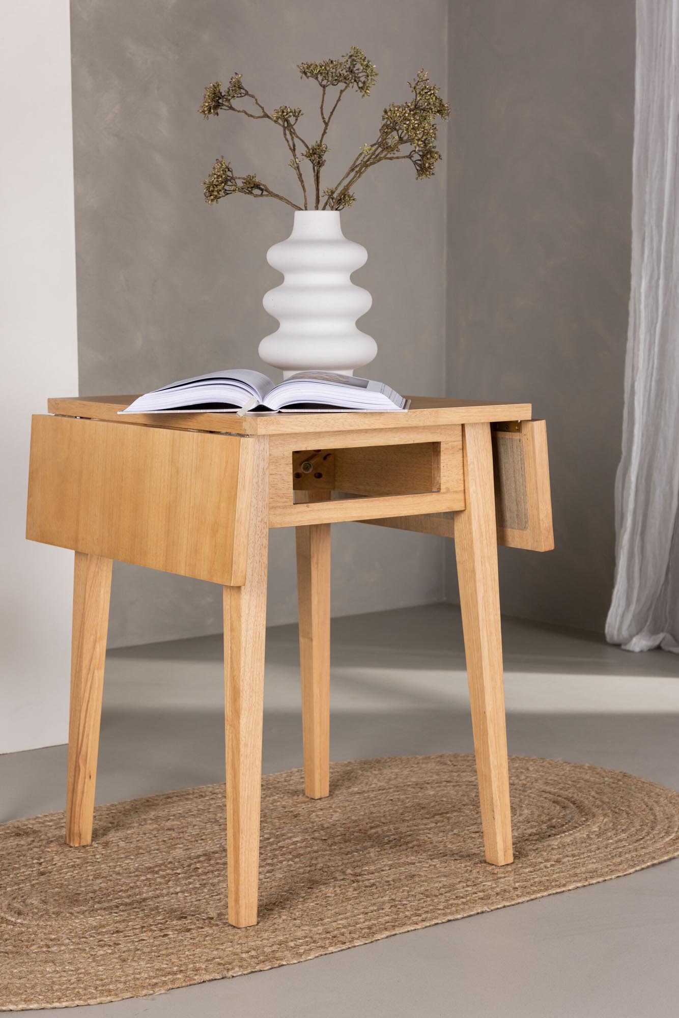 Yakidon Tisch von Venture Home: Stilvoller Esstisch aus Gummiholz mit Erweiterungsoptionen für jeden Anlass. Ideal für kleine Räume!