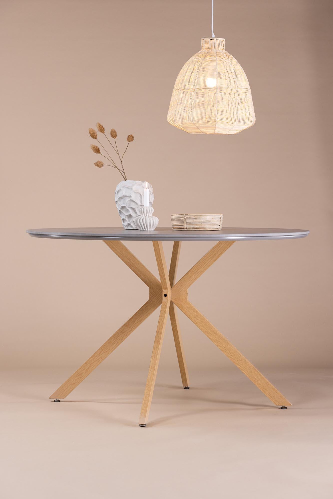 Piazza Esstisch von Venture Home: Eleganter Tisch in Mokkafarbe für gesellige Runden und unvergessliche Momente im Essbereich.