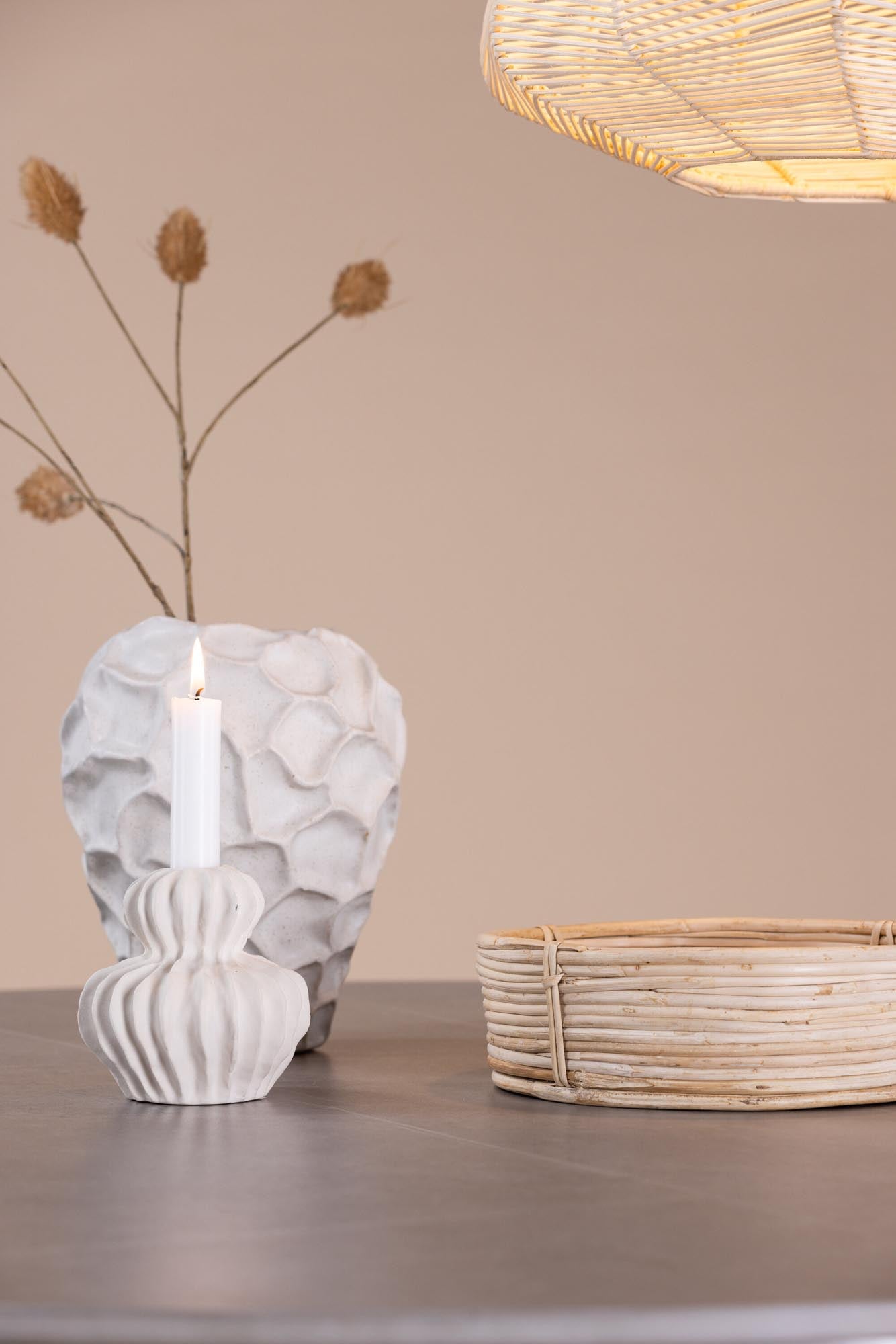 Piazza Esstisch von Venture Home: Moderner, robuster Tisch in Mokkafarbe, ideal für gesellige Abende und stilvolle Essbereiche.