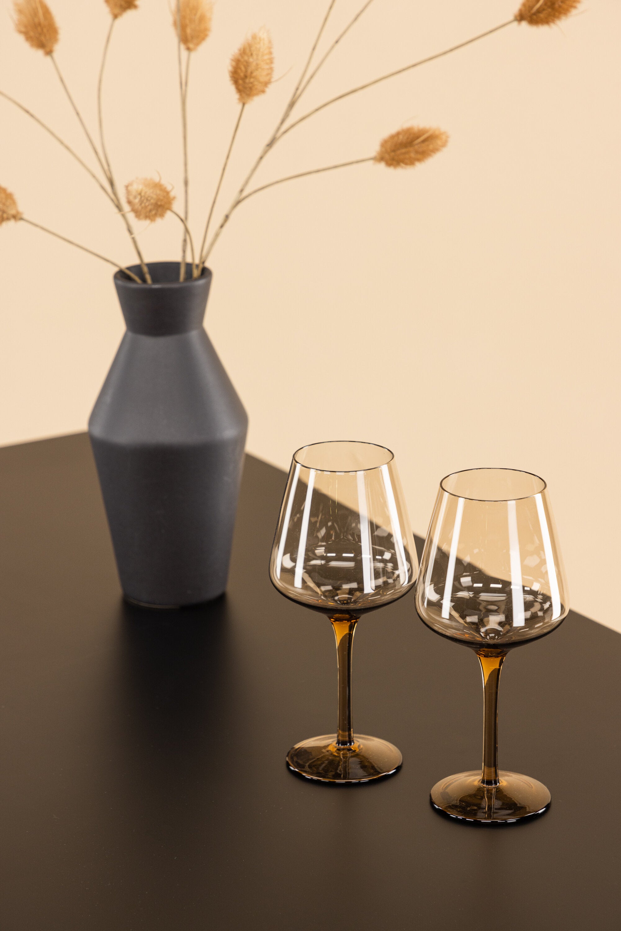 Danburi Tisch in Schwarz präsentiert im Onlineshop von KAQTU Design AG. Gartentisch ist von Venture Home
