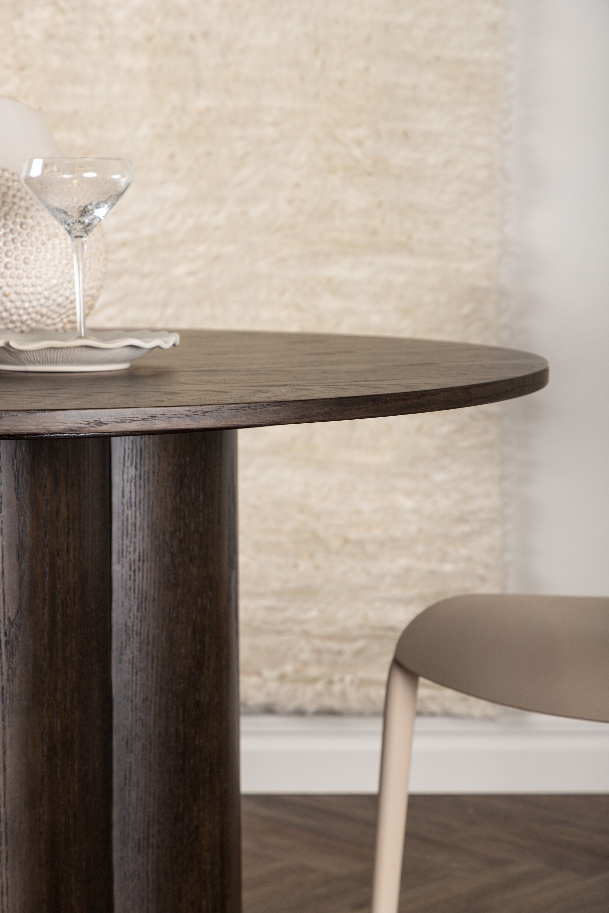 Olivia Esstisch in Mokka präsentiert im Onlineshop von KAQTU Design AG. Esstisch ist von Venture Home