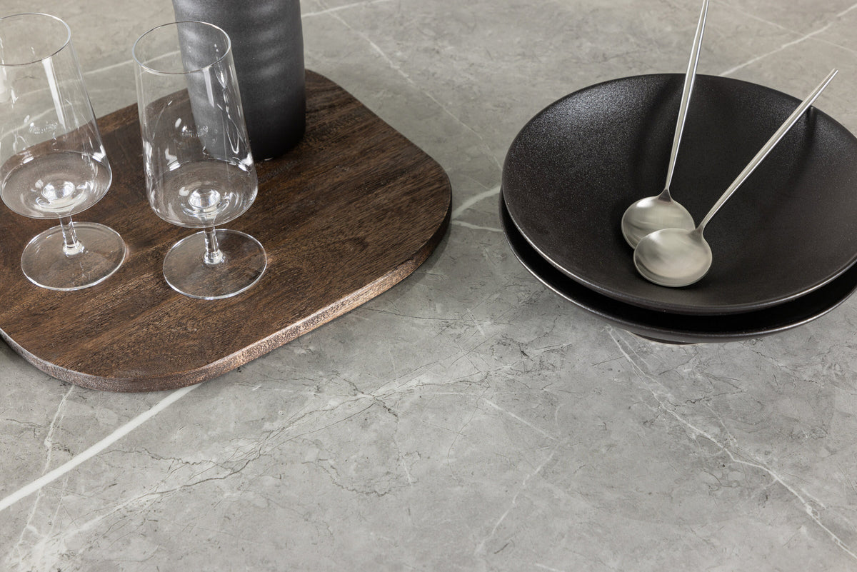 Austin Tisch in Mokka präsentiert im Onlineshop von KAQTU Design AG. Esstisch ist von Vind
