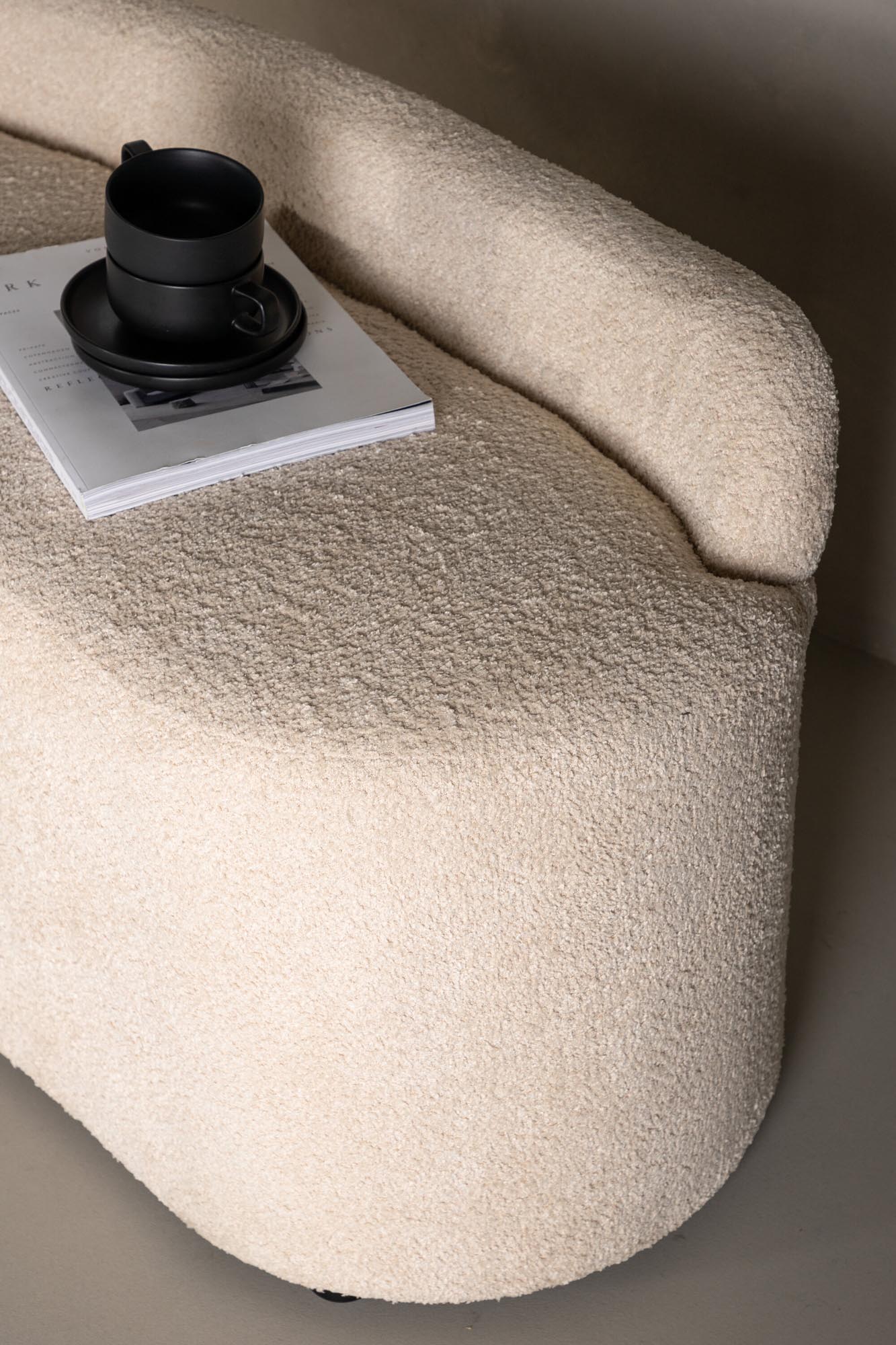 Pocatello Sofa: Zeitlose Eleganz und Gemütlichkeit von Venture Home.