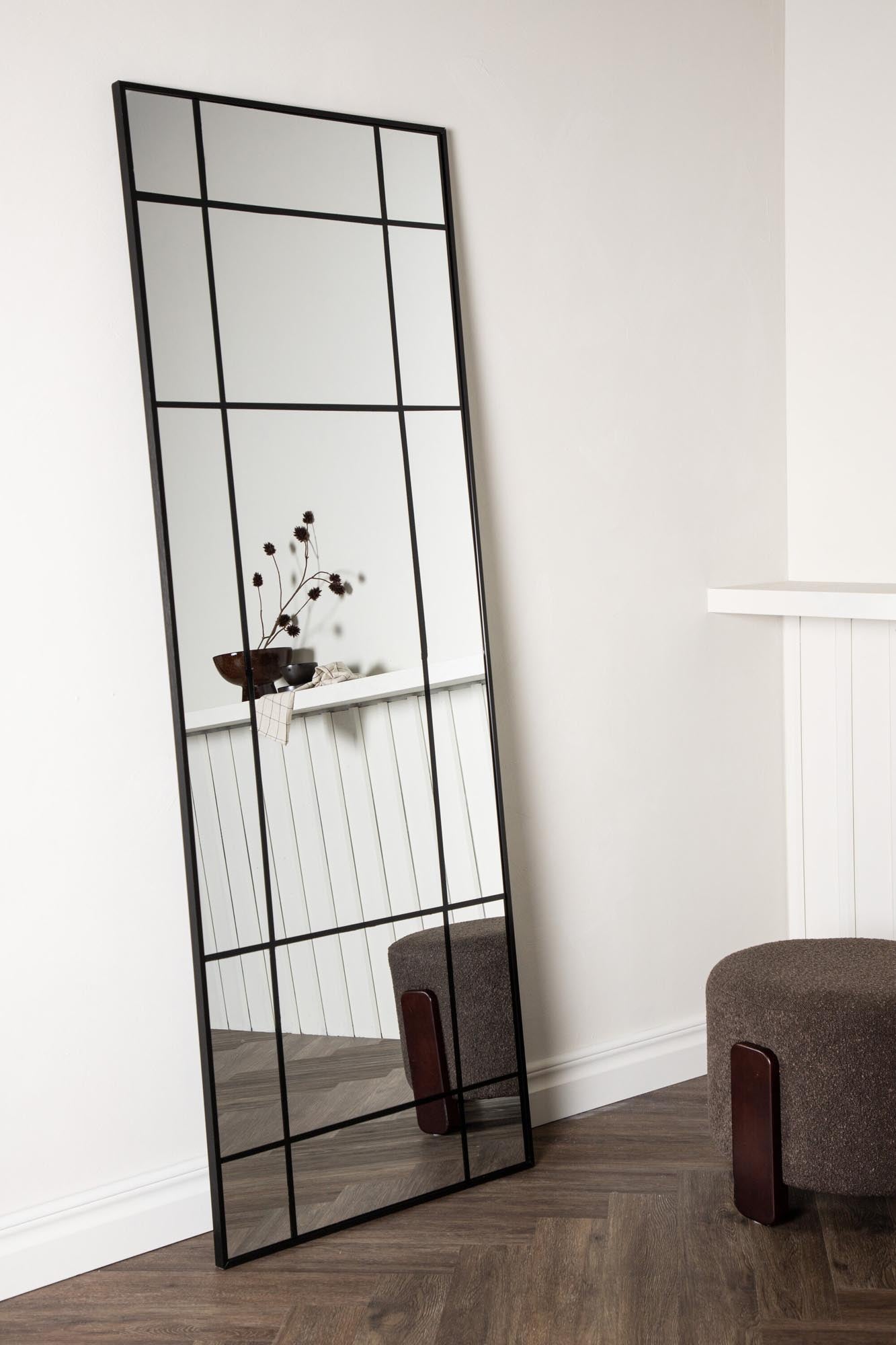 Moderner Lake Spiegel von Venture Home für stilvolle Raumgestaltung.