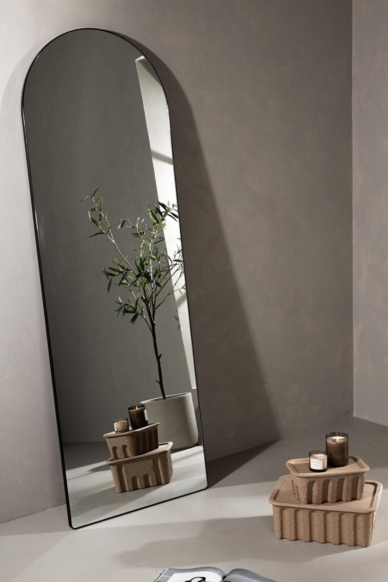 Sarasota Spiegel: Modernes Design für stilvolle Wohnräume.
