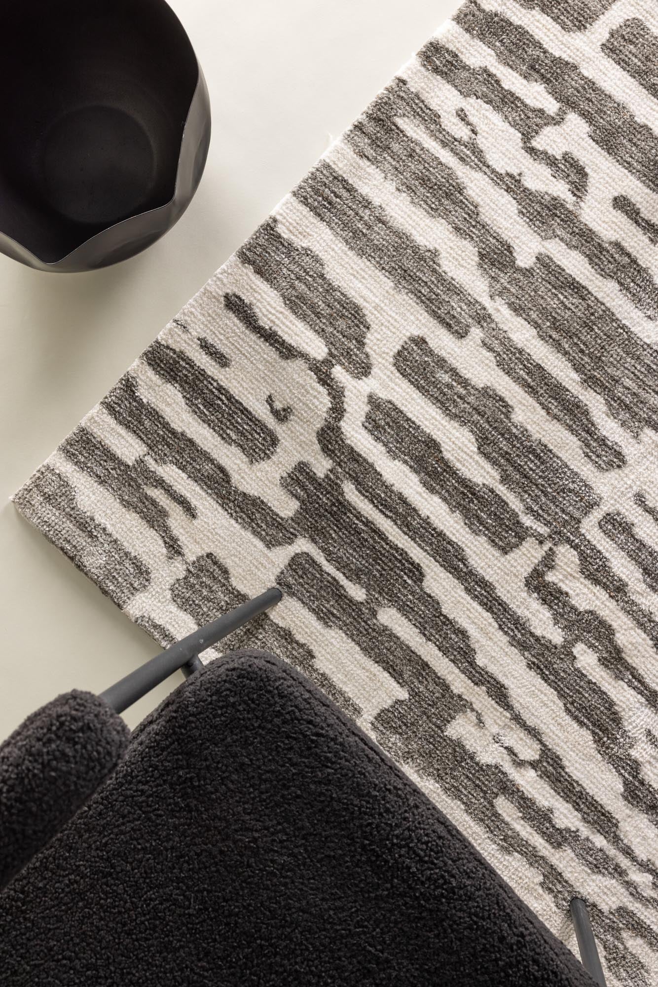 Milos Teppich in Grau präsentiert im Onlineshop von KAQTU Design AG. Teppich ist von Venture Home