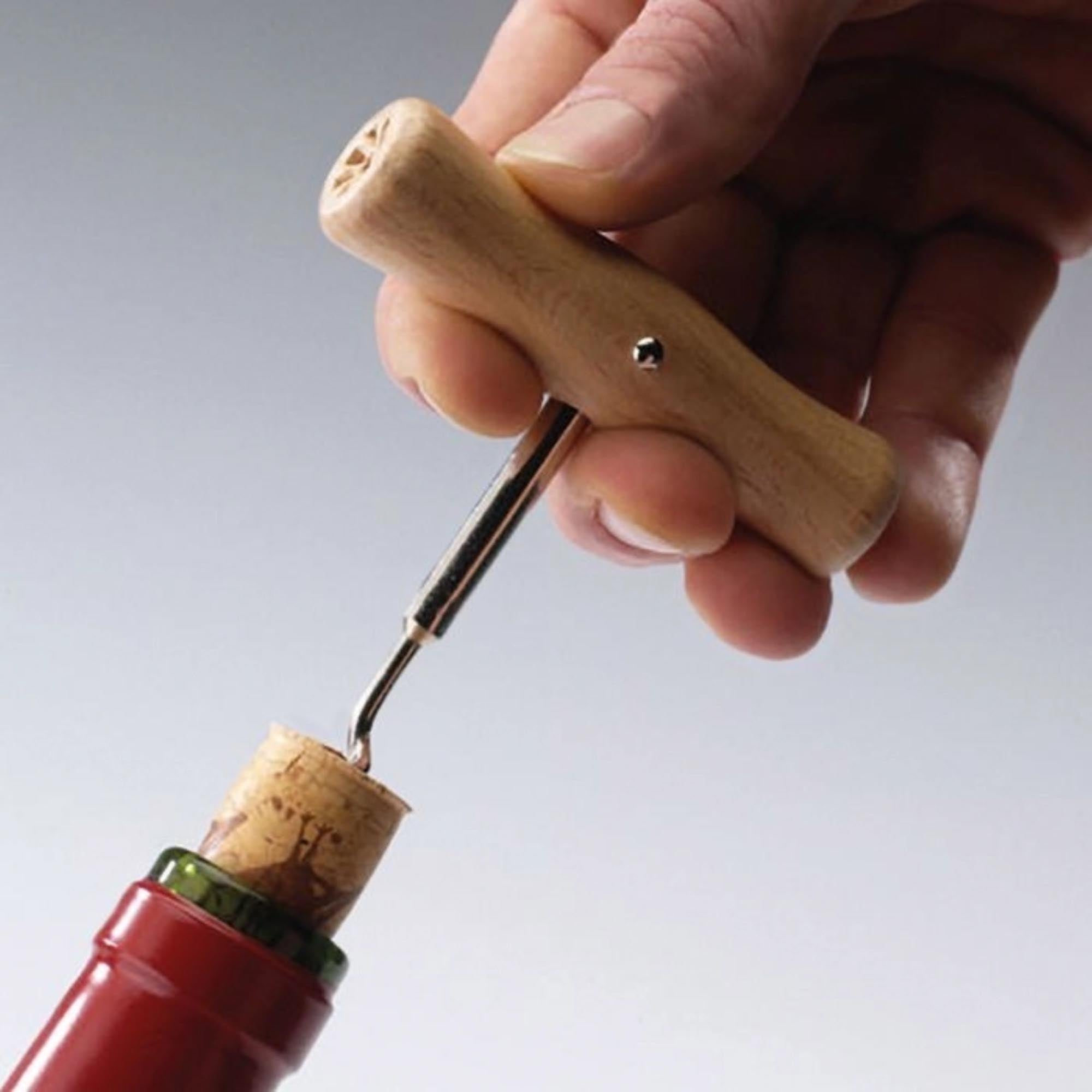 Der Westmark Korkenzieher Woody besticht durch seinen ergonomischen Holzgriff und seine zuverlässige, robuste Qualität.