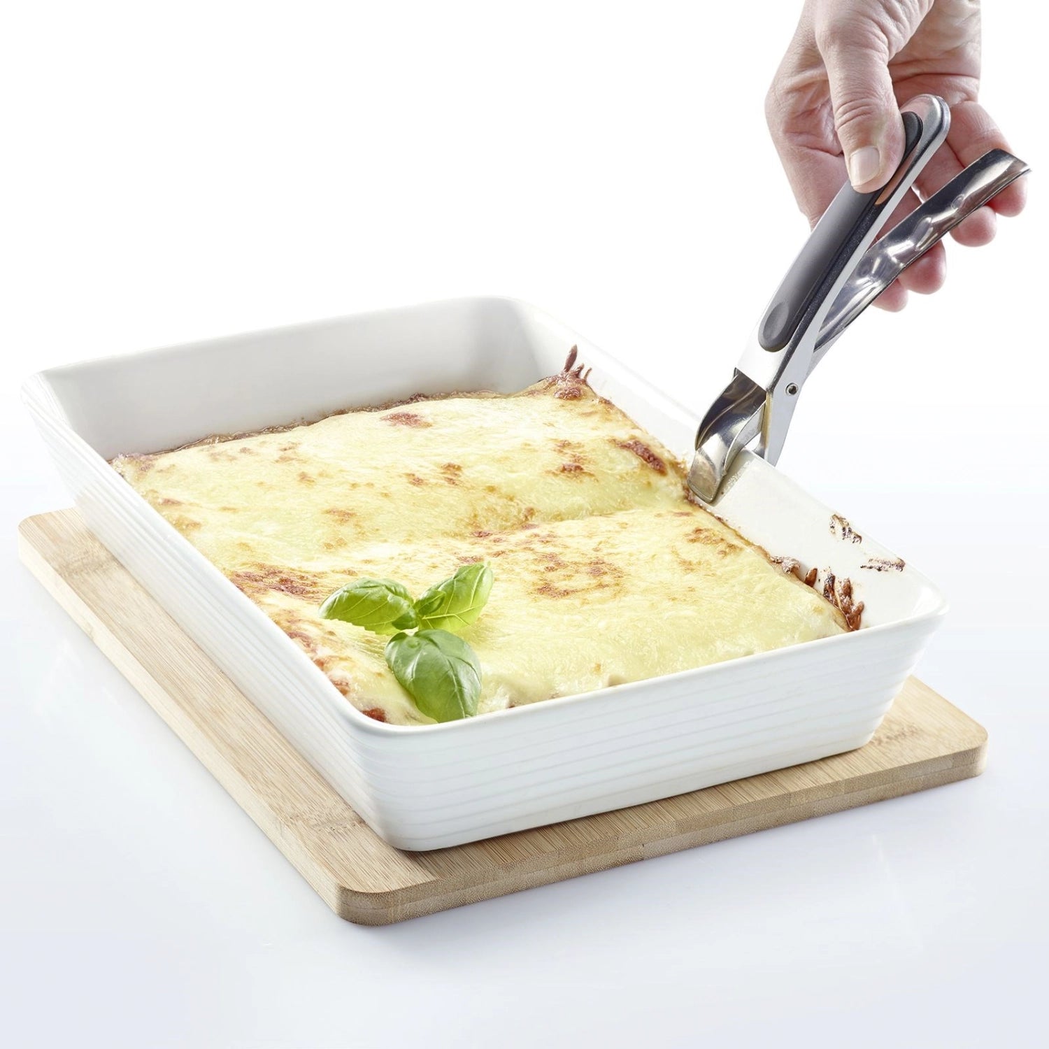 Praktische Ofenzange von Westmark, ideal zum sicheren Heben und Servieren von Speisen aus dem Ofen, mit ergonomischem Design für besseren Halt.