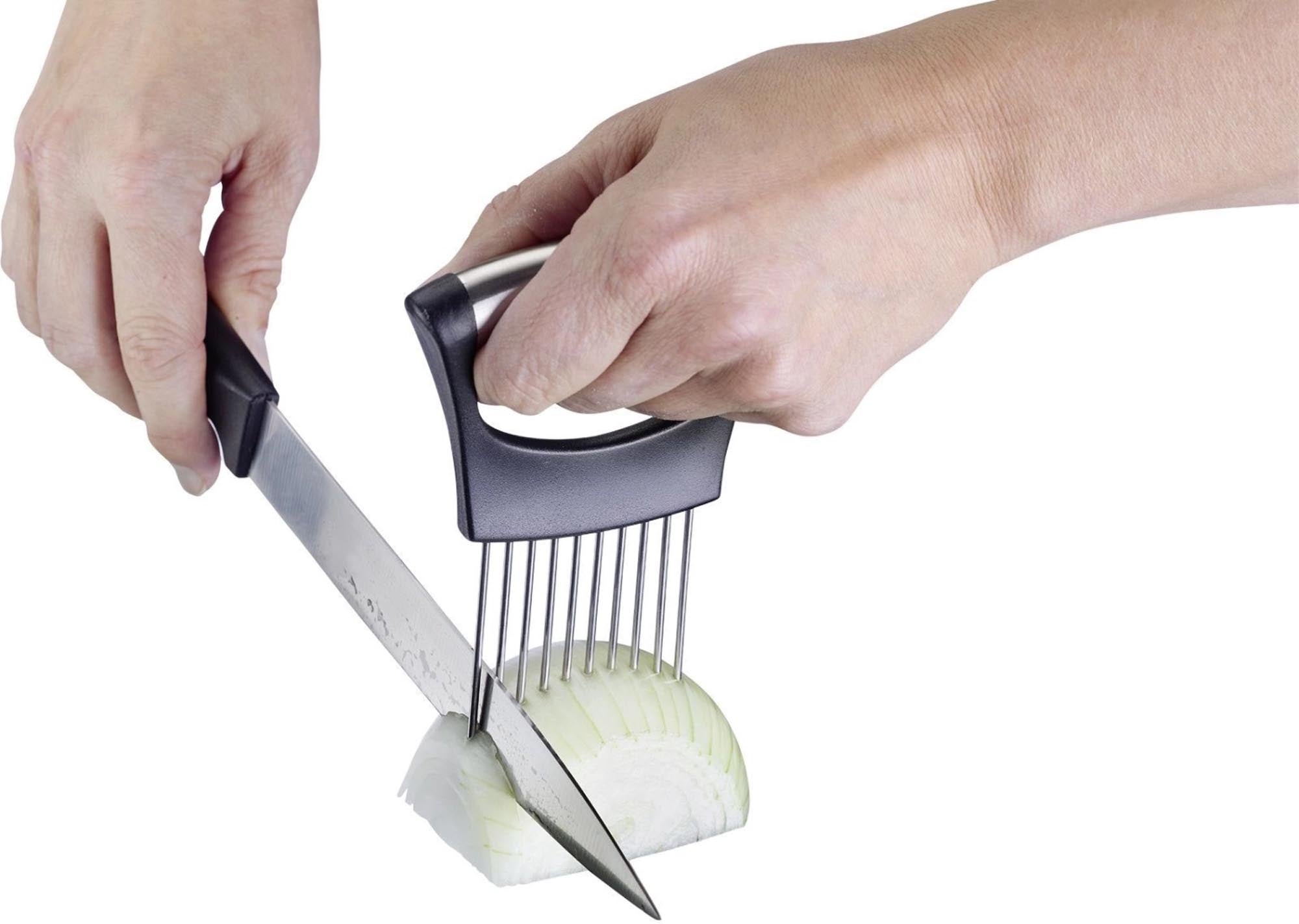 Praktischer Restehalter von Westmark: Ideal zum sicheren Schneiden und Halten von Lebensmitteln, vielseitig und einfach zu nutzen.