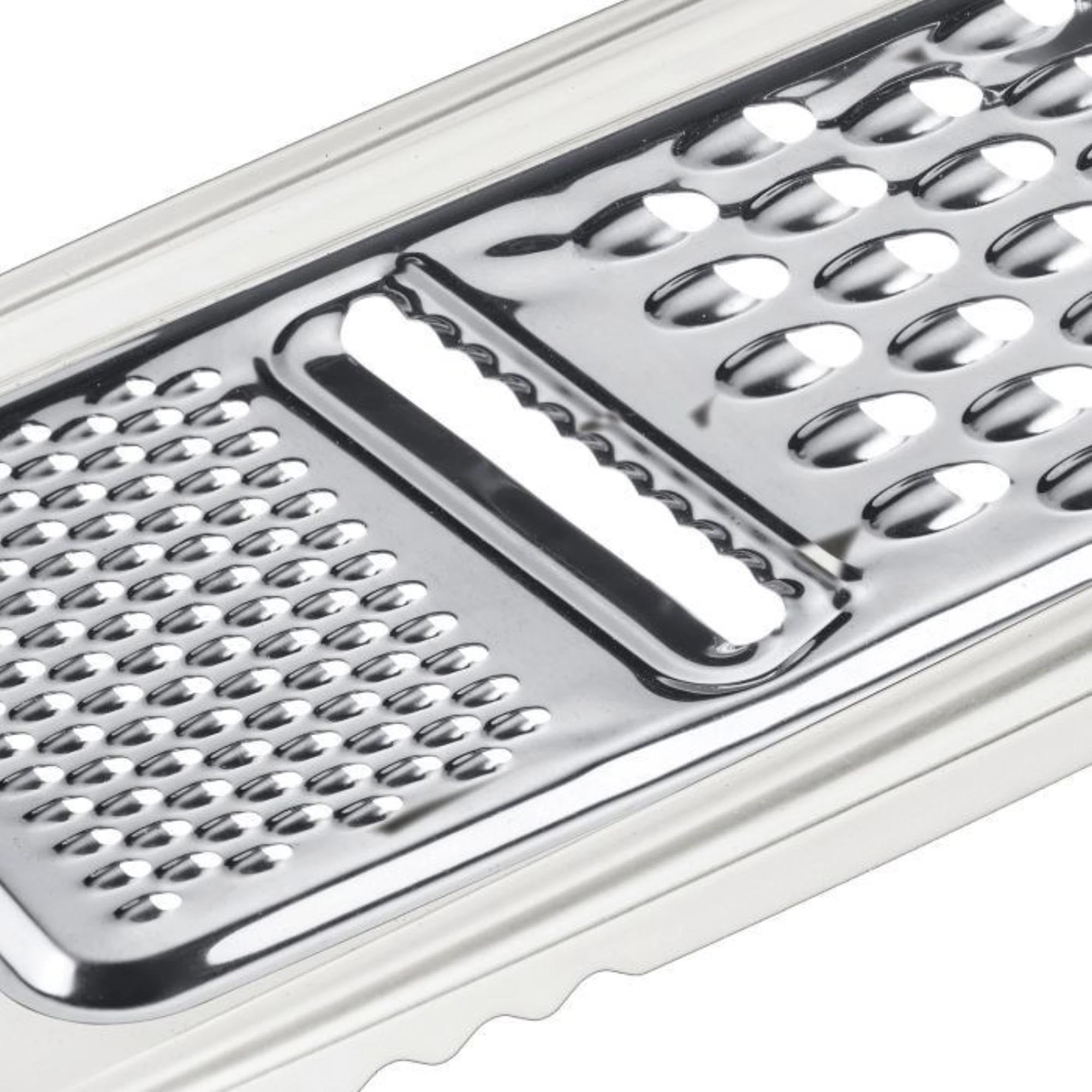 Die Westmark Universalreibe 3 in 1 (32,5x12,5 cm) überzeugt mit drei Reibeflächen für vielseitige und präzise Küchenarbeiten.