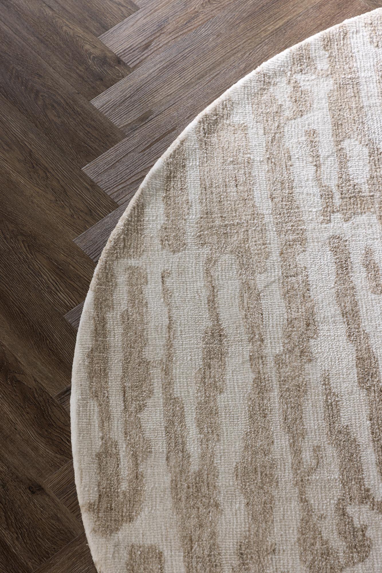 Milos Teppich in Beige präsentiert im Onlineshop von KAQTU Design AG. Teppich ist von Venture Home