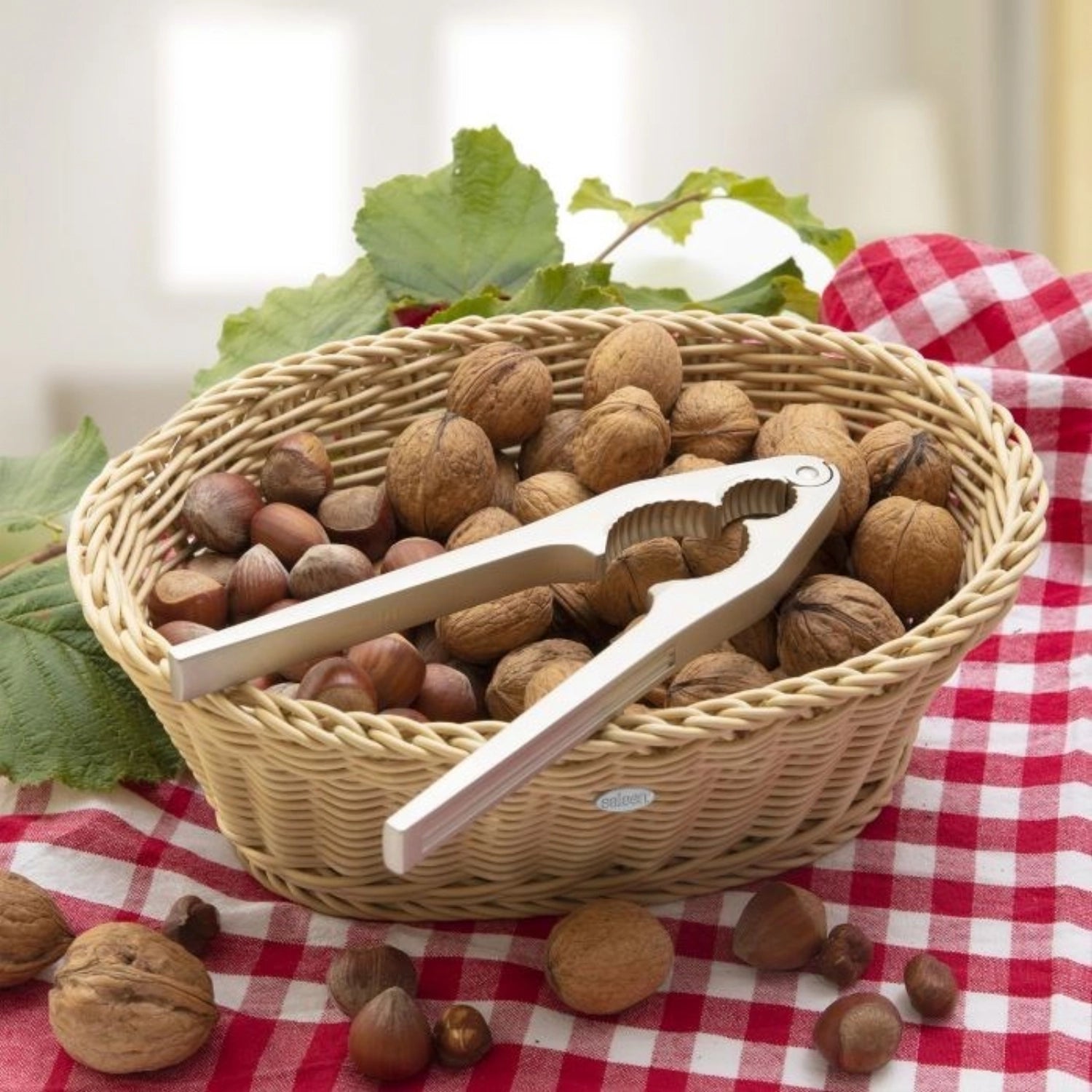 Erleben Sie den Nussknacker Adesso Monopol Edition von Westmark: stilvolles Design, robuste Materialien und mühelose Handhabung für alle Nüsse.