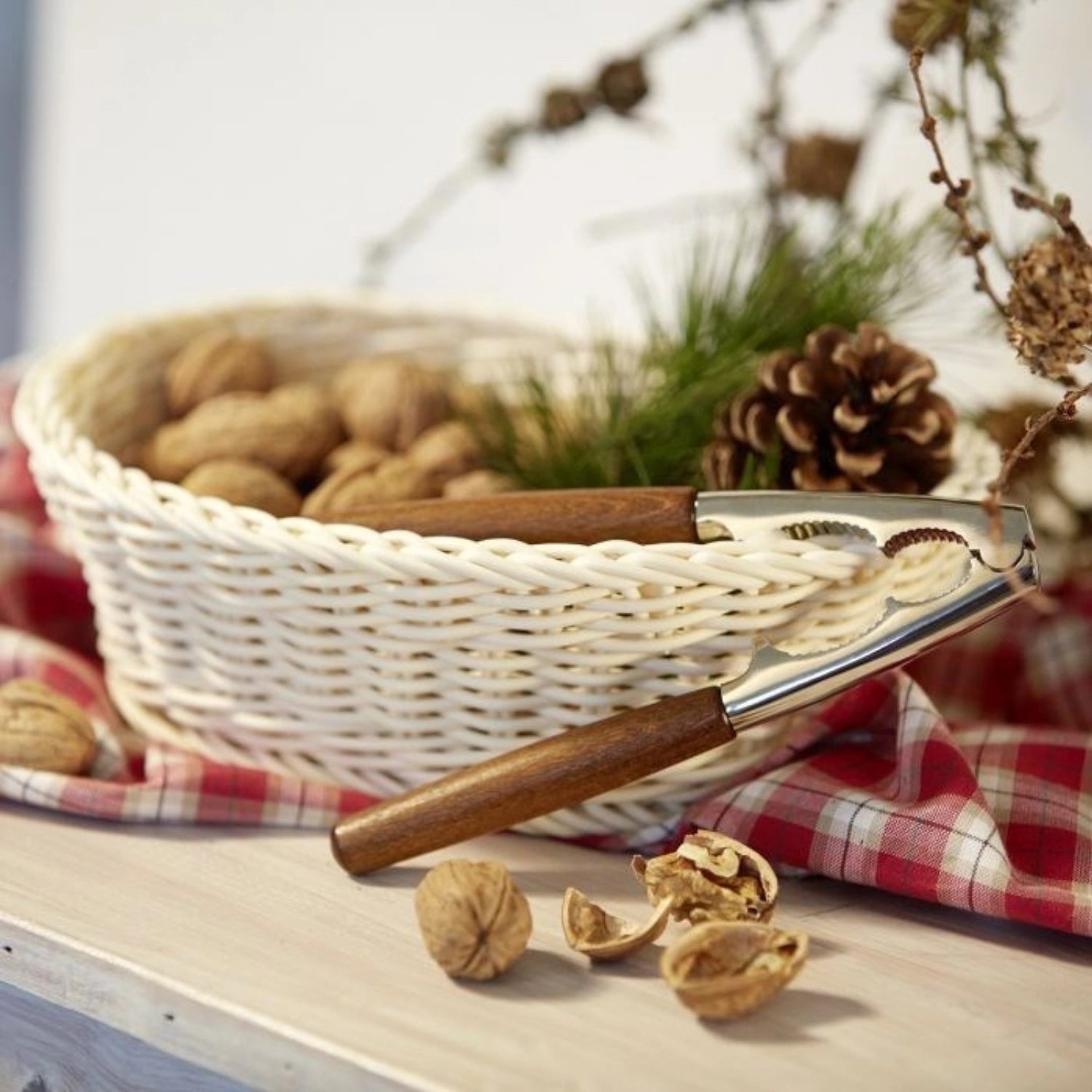 Erleben Sie den stilvollen Nussknacker Estetico Monopol Edition von Westmark. Robuste Materialien und elegantes Design für müheloses Nüsse knacken.