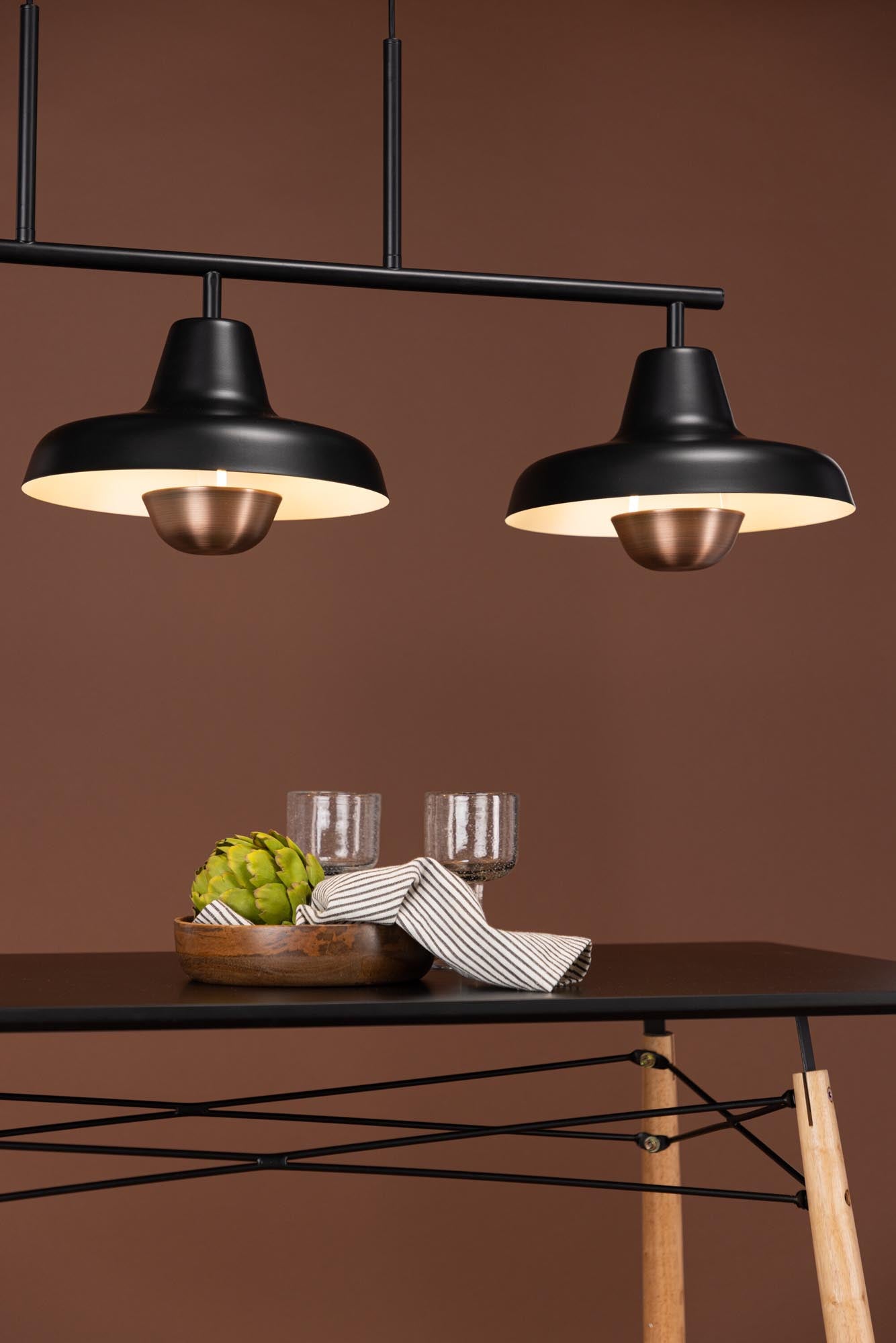 Stöten Pendelleuchte: Eleganz und Funktionalität vereint für ein stilvolles Zuhause.