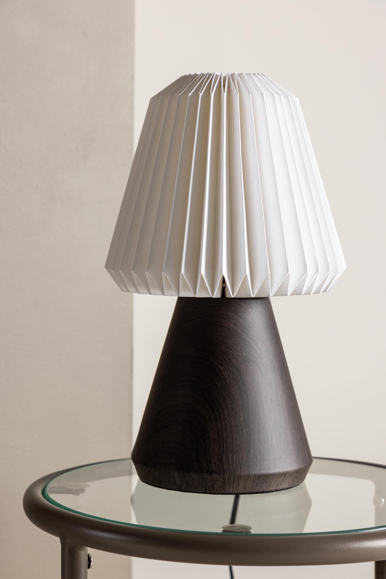 Fjällen Tischleuchte: Elegante Akzente im nordischen Stil setzen.