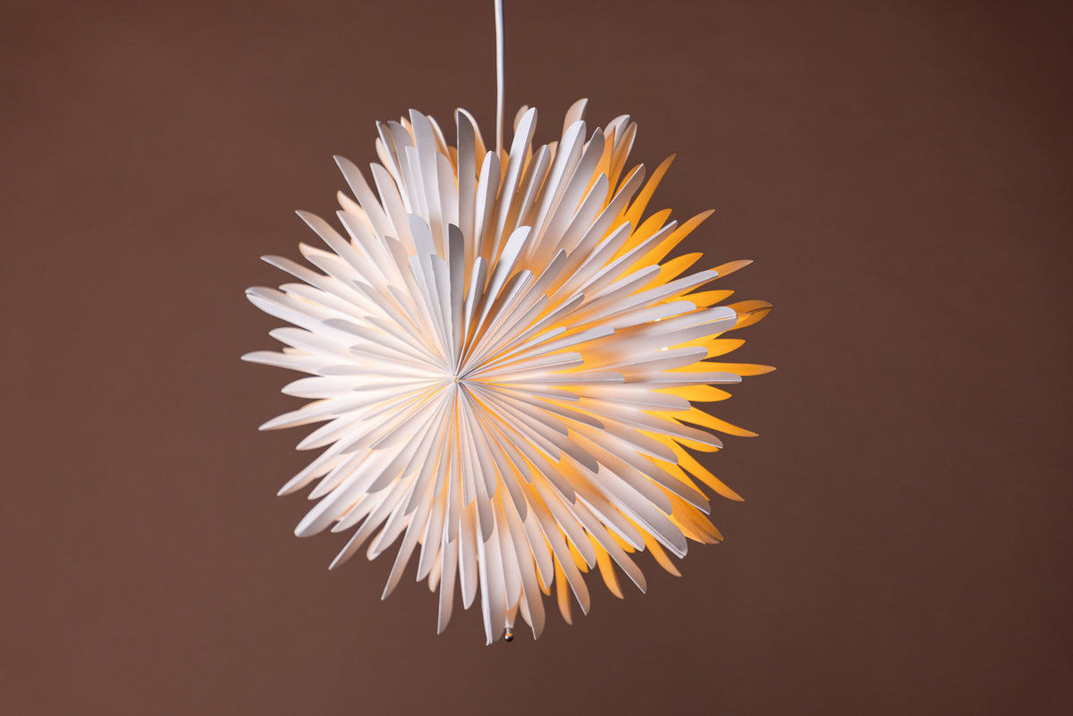 Siegel Pendelleuchte in Weiss präsentiert im Onlineshop von KAQTU Design AG. Pendelleuchte ist von Venture Home