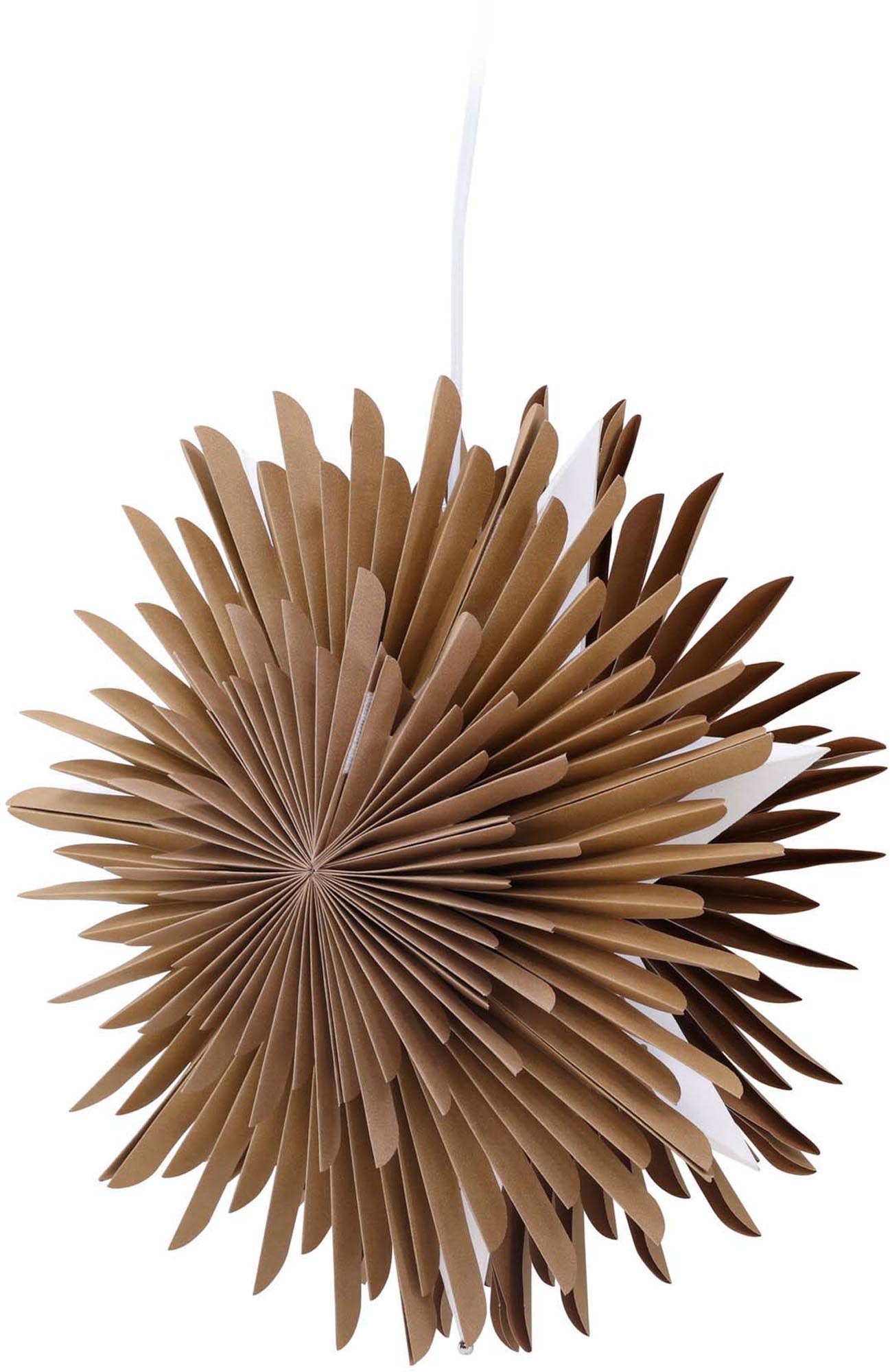 Verleihen Sie Ihrem Zuhause mit der Siegel Pendelleuchte von Venture Home einen Hauch von Eleganz. Dieser stilvolle Papierstern sorgt für eine einladende Lichtstimmung und festliche Akzente.