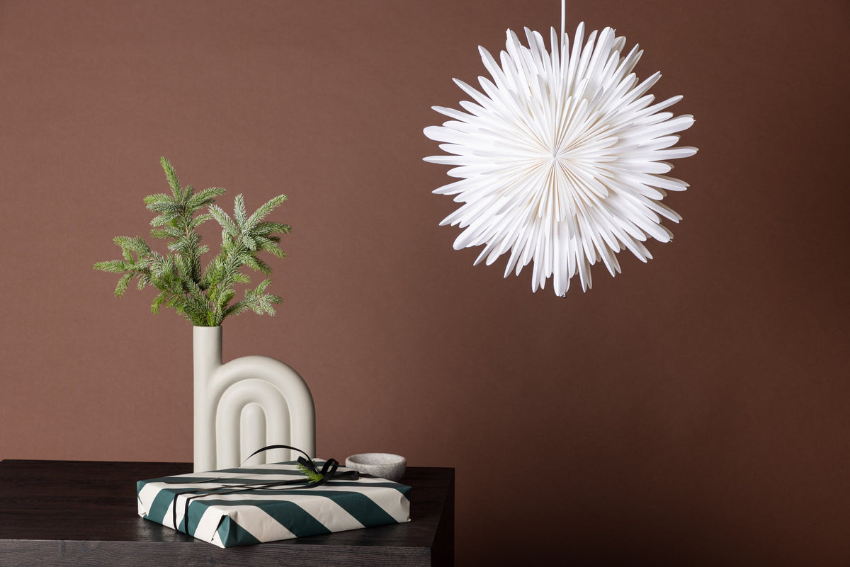 Siegel Pendelleuchte in Weiss präsentiert im Onlineshop von KAQTU Design AG. Pendelleuchte ist von Venture Home