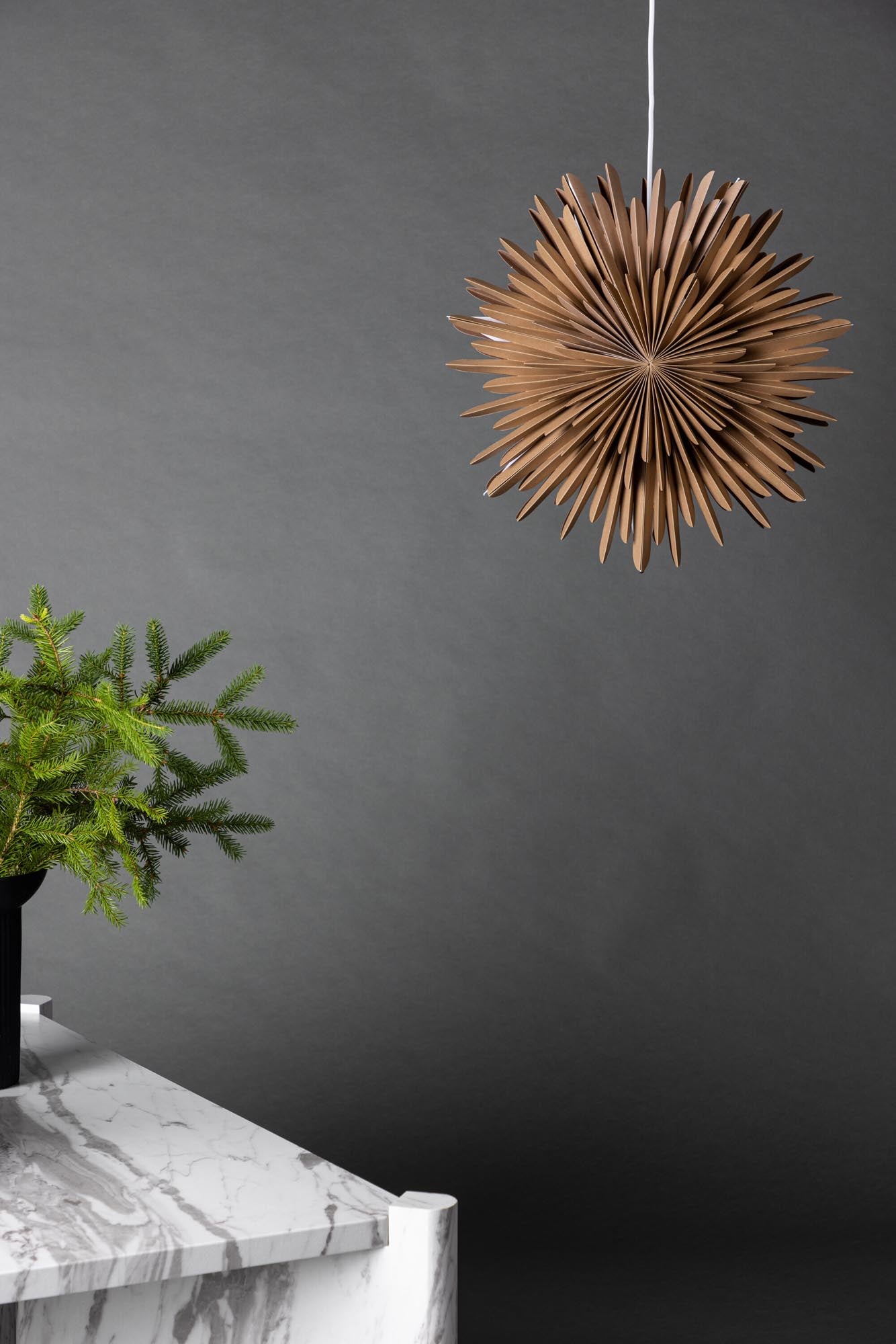 Moderne Siegel Pendelleuchte von Venture Home für zeitlose Eleganz.