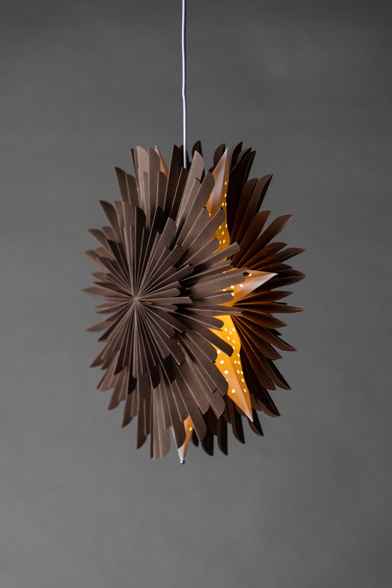 Elegante Siegel Pendelleuchte von Venture Home: Ein kunstvoller Papierstern für festliche Stimmung und ganzjährige Gemütlichkeit.