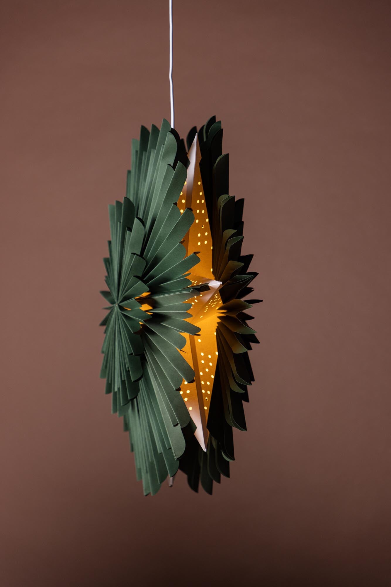 Faszinierende Siegel Pendelleuchte von Venture Home: Ein kunstvoller Papierstern für festliche Stimmung und ganzjährige Eleganz in Ihrem Zuhause.