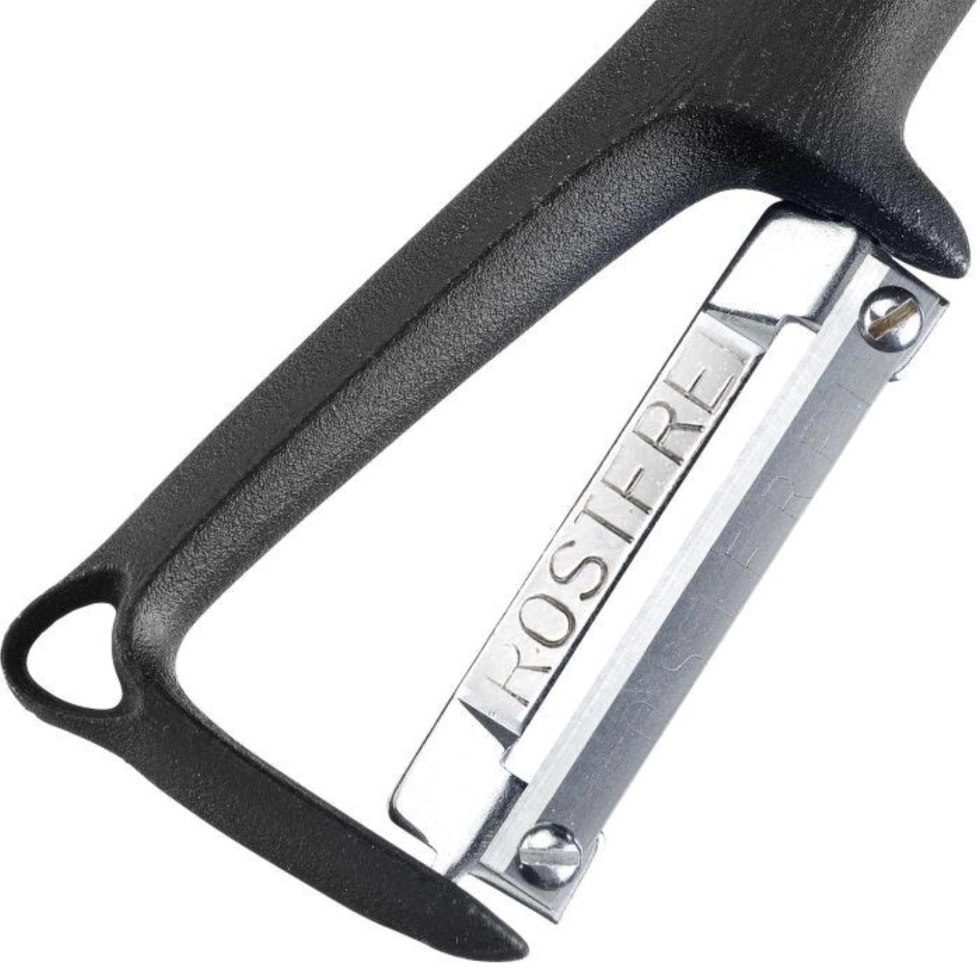 Der Westmark Sparschäler Gentle V2 bietet eine scharfe Klinge und ergonomischen Griff für einfaches und präzises Schälen.