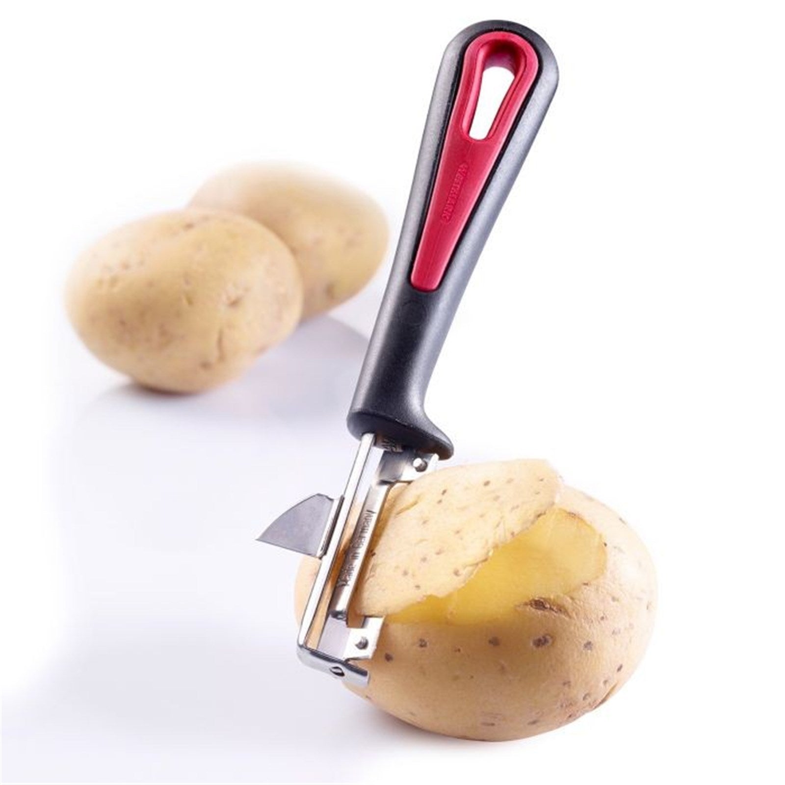 Der Westmark Sparschäler Gallant für Linkshänder überzeugt durch ergonomisches Design und präzises Schälen von Obst und Gemüse.