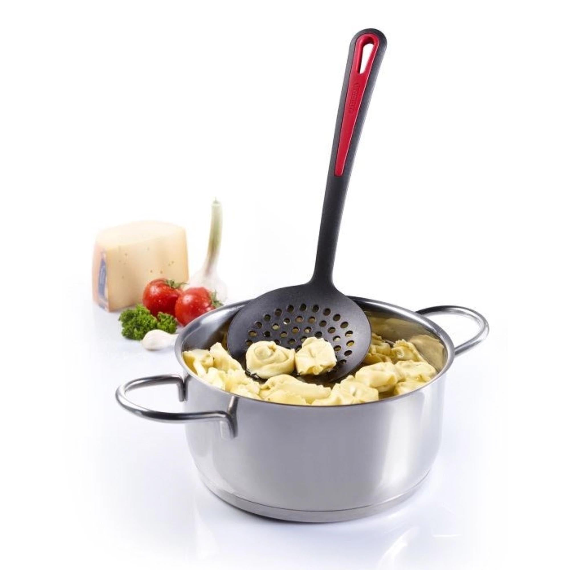 Robuster Schaumlöffel aus Edelstahl, perfekt zum Abschöpfen und Servieren, langlebig, pflegeleicht und spülmaschinenfest.