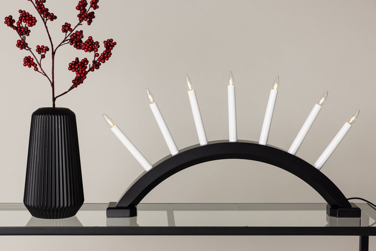 Kebnekaise Tischleuchte in Schwarz präsentiert im Onlineshop von KAQTU Design AG. Tischleuchte ist von Venture Home